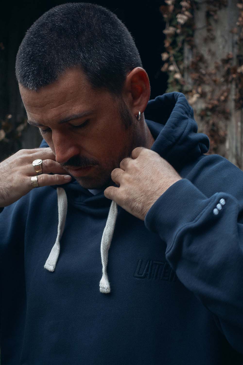 hoodie-a-capuche-marine-1