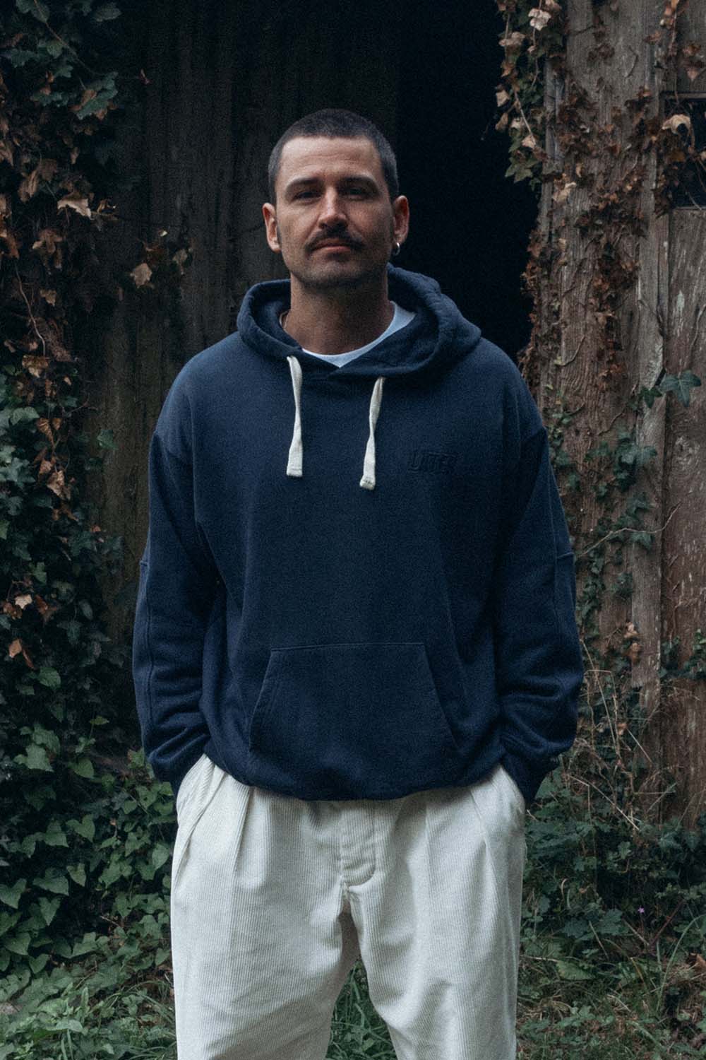 hoodie-a-capuche-marine-2