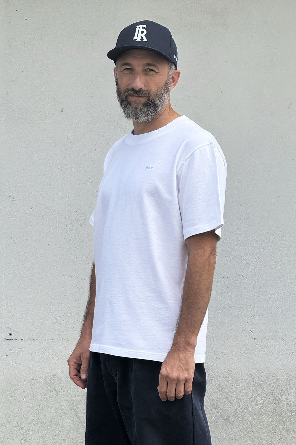 t-shirt-blanc-epais-broderie