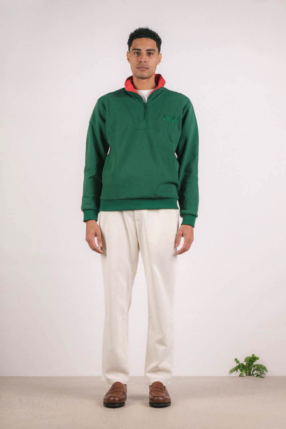 Sweat-shirt col zippé vert et col rouge recyclée, homme