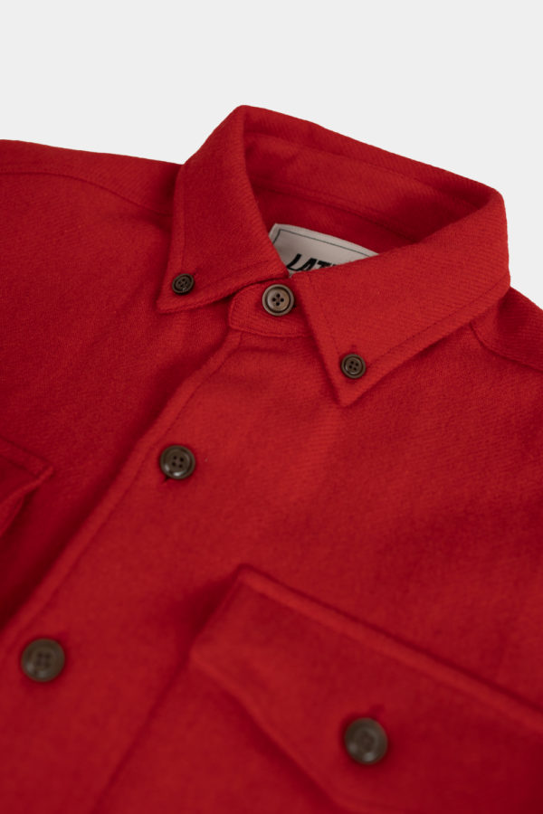 Surchemise casual rouge en laine poches à rabat et col boutonné