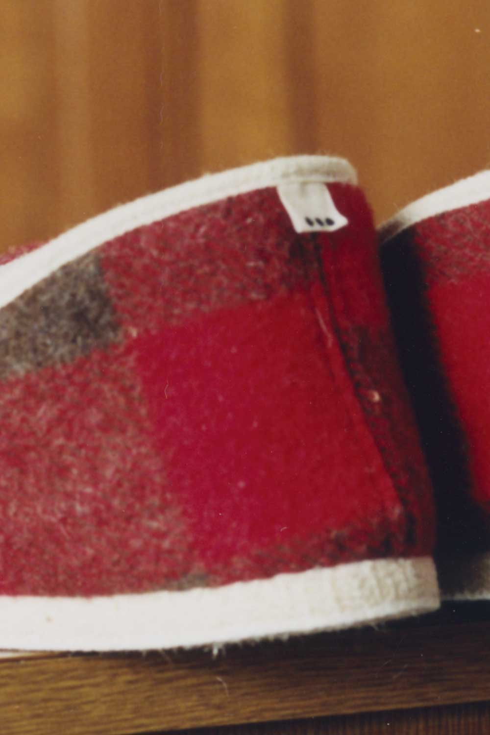 Charentaises à damiers rouges et kaki